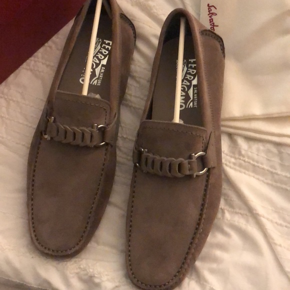Men’s suede ferragamo drivers - Picture 3 of 4